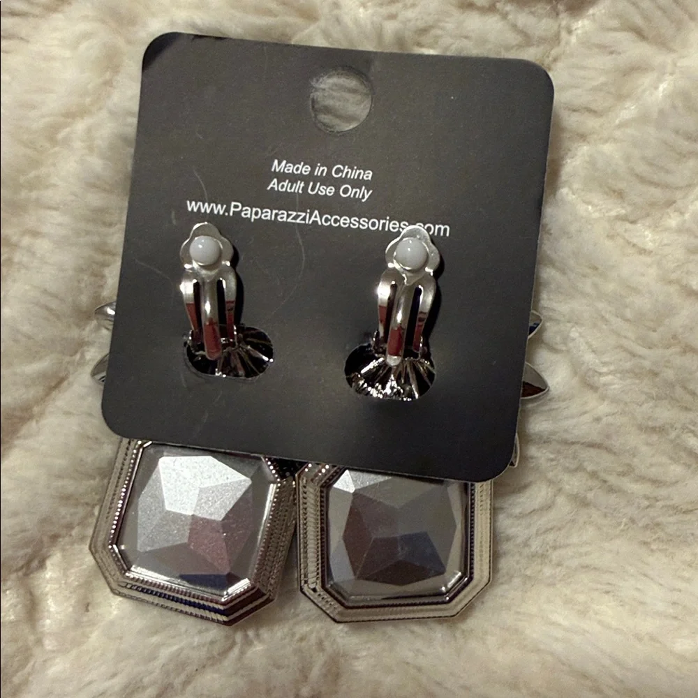 NWT Lush Lure Silver/Blue Clip-On Earrings - Picture 4 of 4